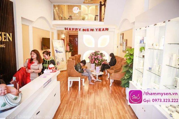 Khách hàng tại thẩm mỹ sen