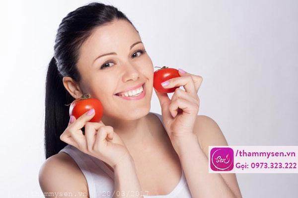 tẩy ria mép bằng cà chua