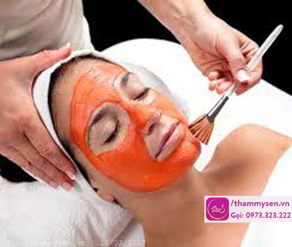 tẩy ria mép bằng cà chua