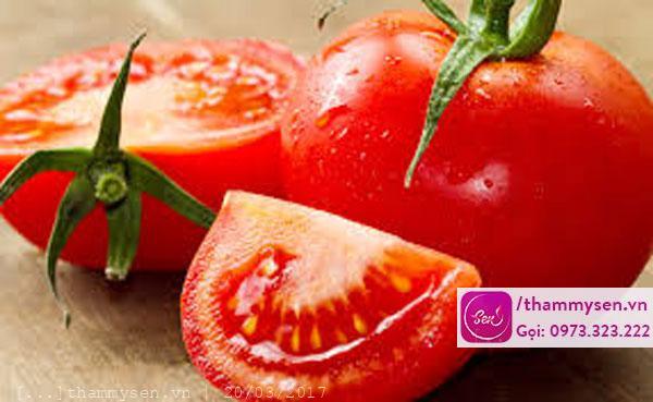 tẩy ria mép bằng cà chua
