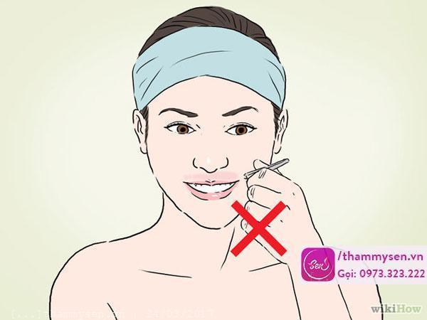 tẩy ria mép bằng kem đánh răng