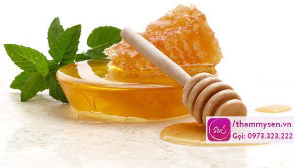 Cách chữa mụn trứng cá ở trán bằng mật ong
