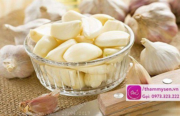 Cách trị mụn bọc nhanh nhất tại nhà bằng tỏi hiệu quả