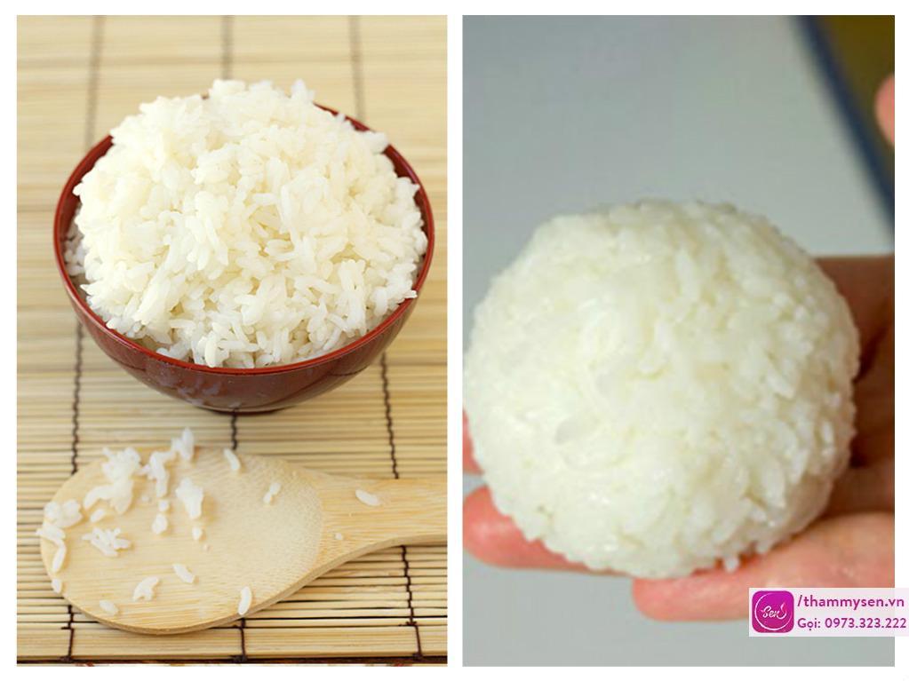 Cách trị mụn đầu đen ở mũi bằng cơm nóng