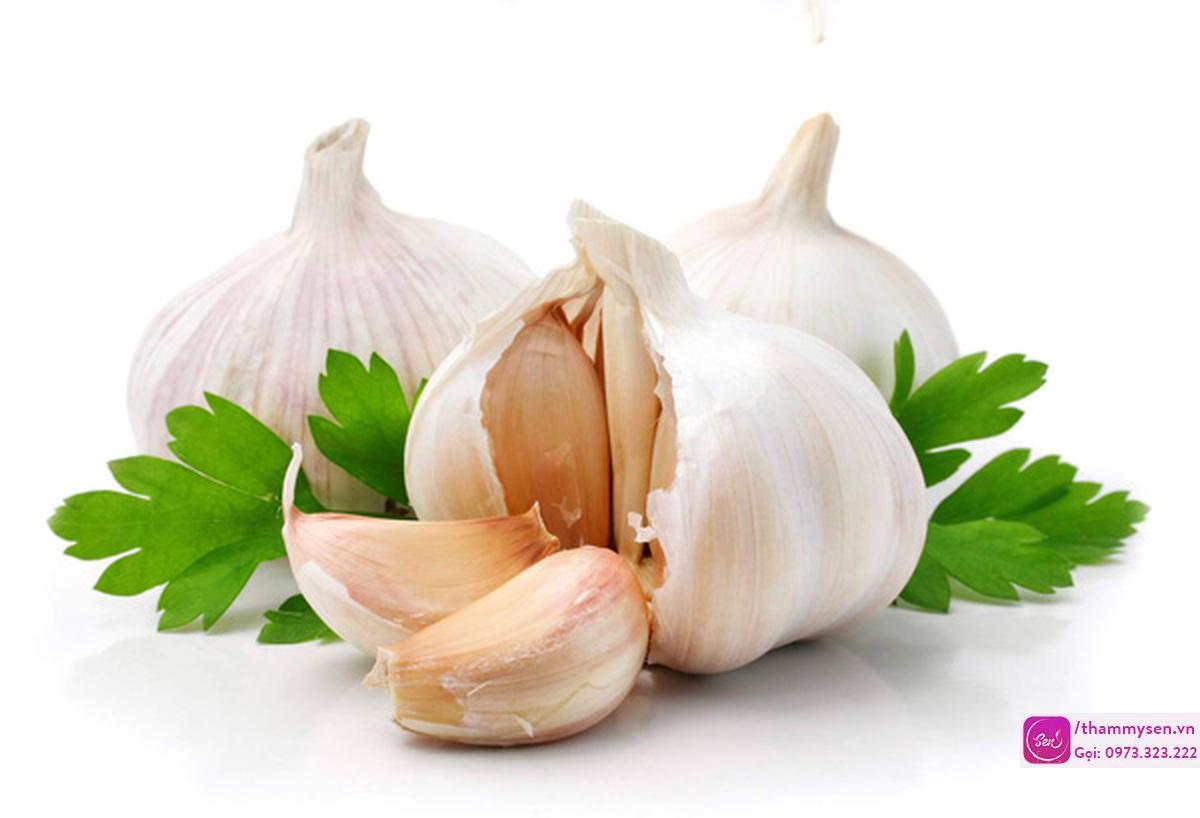 Cách trị mụn trứng cá nhanh nhất trên trán bằng tỏi trị mụn trứng cá nhanh nhất