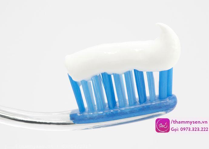 Cách trị mụn hiệu quả bằng kem đánh răng