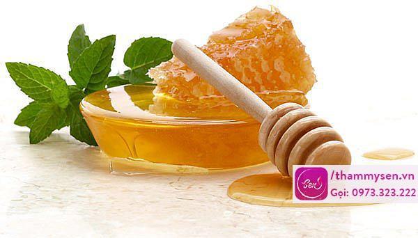 Tắm trắng toàn thân bằng mật ong