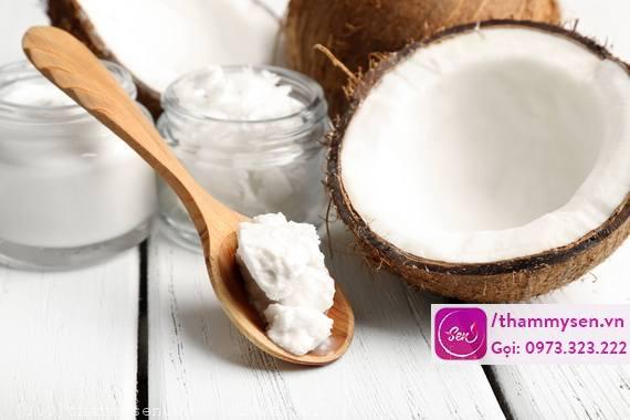 Trị mụn bằng dầu dừa hiệu quả khó tin