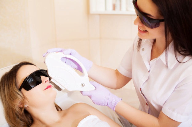 Tham khảo chuyên gia triệt lông trước khi triệt ria mép