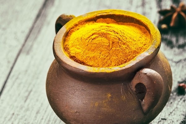Sữa chua, bột mì và bột nghệ Sữa chua, bột mì và bột nghệ